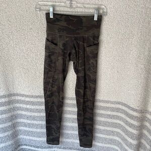 strut this camo legging - OS